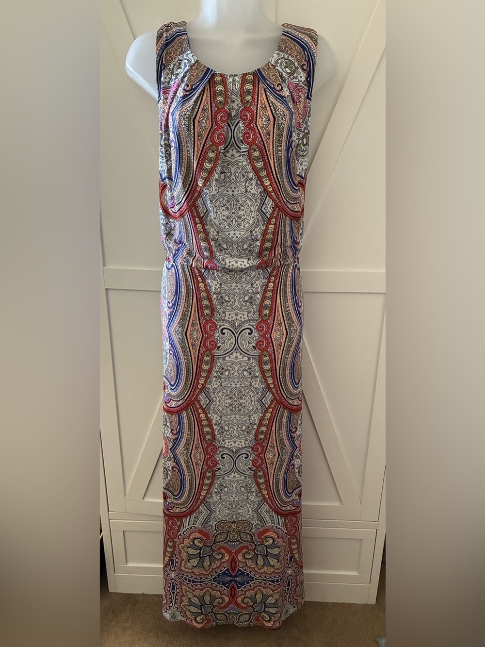 London Times Sleeveless Paisley Print Maxi Dress in Multi-Color